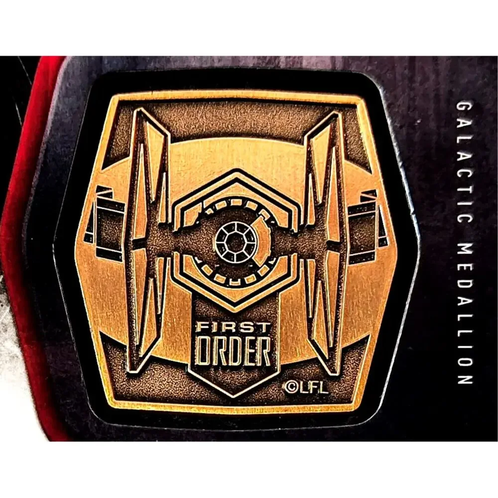 Topps Star Wars The Force Awakens #M-62 KYLO REN'S SHUTTLE BRONZE MEDALLION CARD - Picture 2 of 4